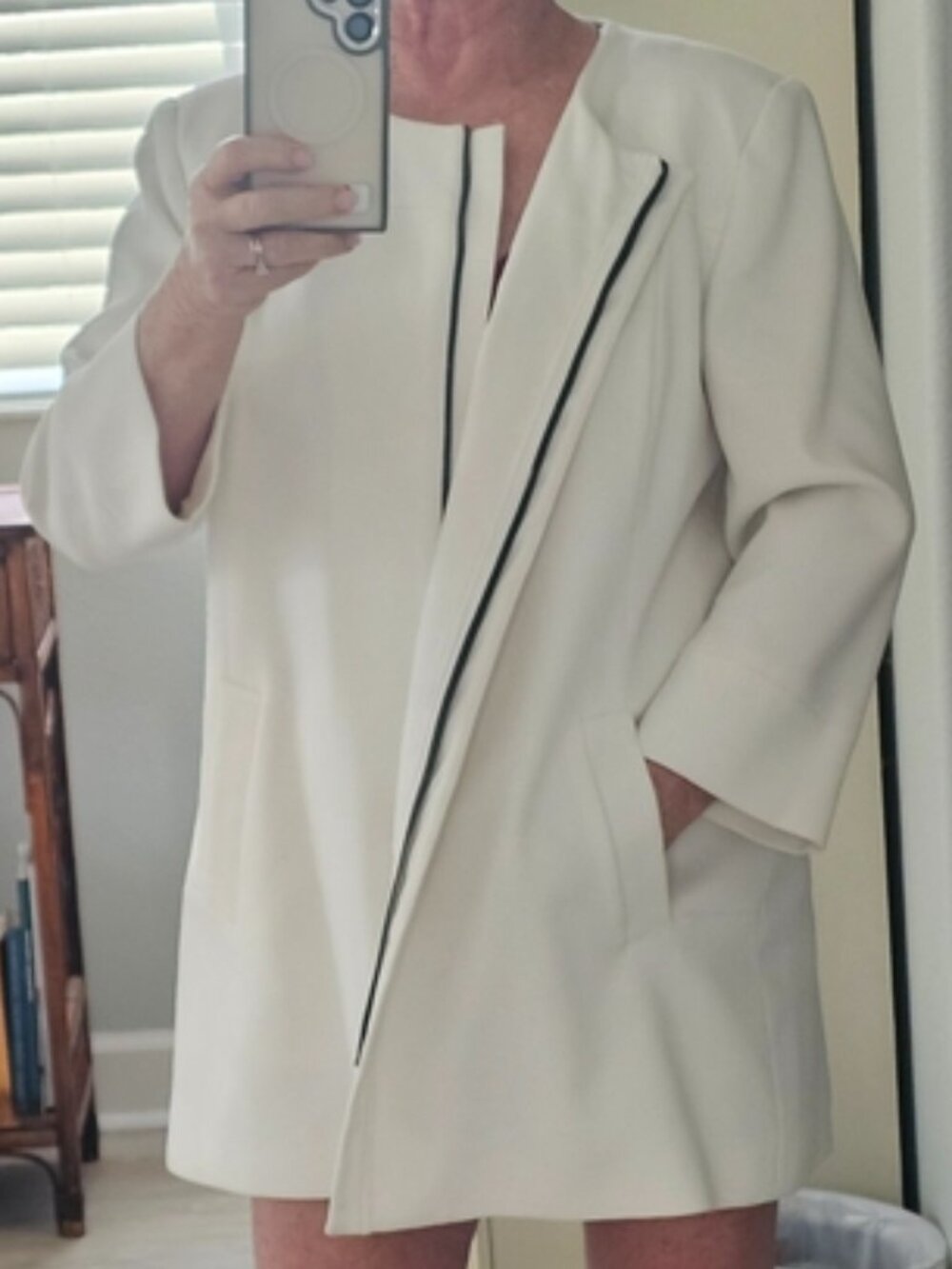 LIZ CLAIBORNE CREAM COLLARLESS ZIP FRONT BLAZER/JACKET